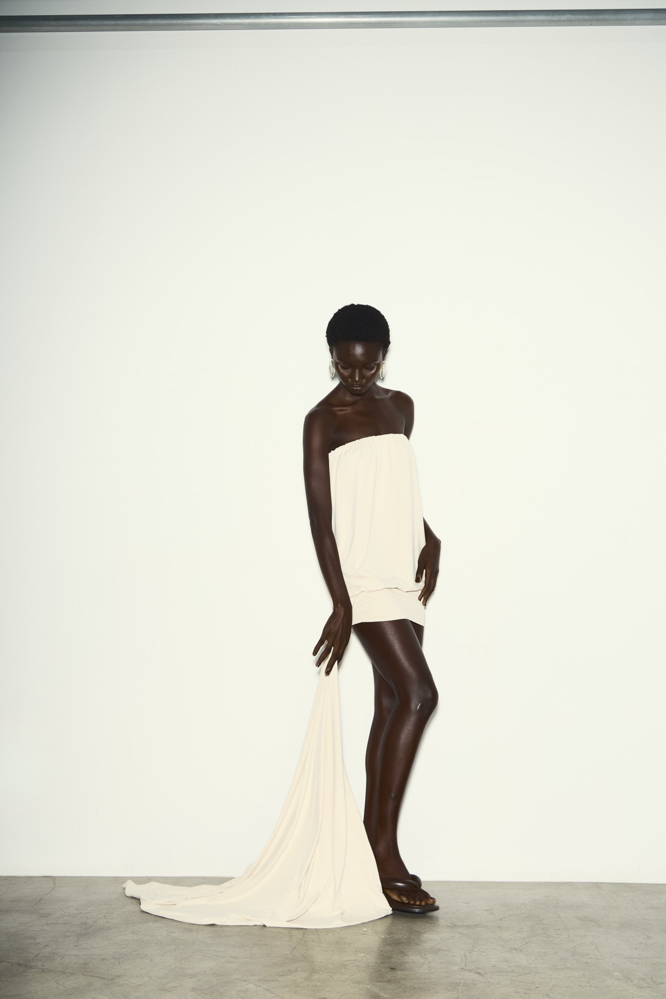PRÉ-VENDA - VESTIDO TOMARA QUE CAIA COM PALA PENDURADA-1