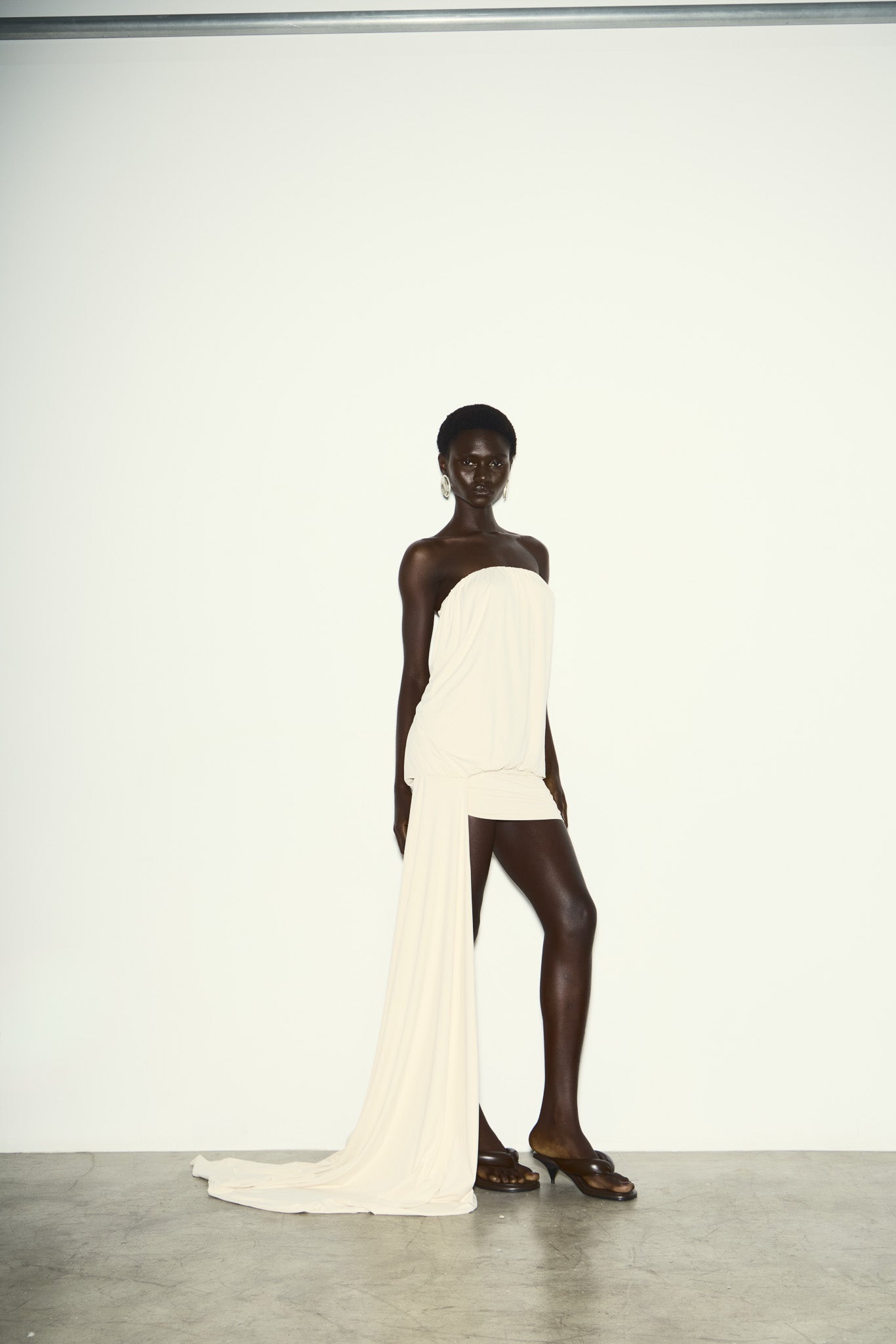 VESTIDO TOMARA QUE CAIA CURTO-4