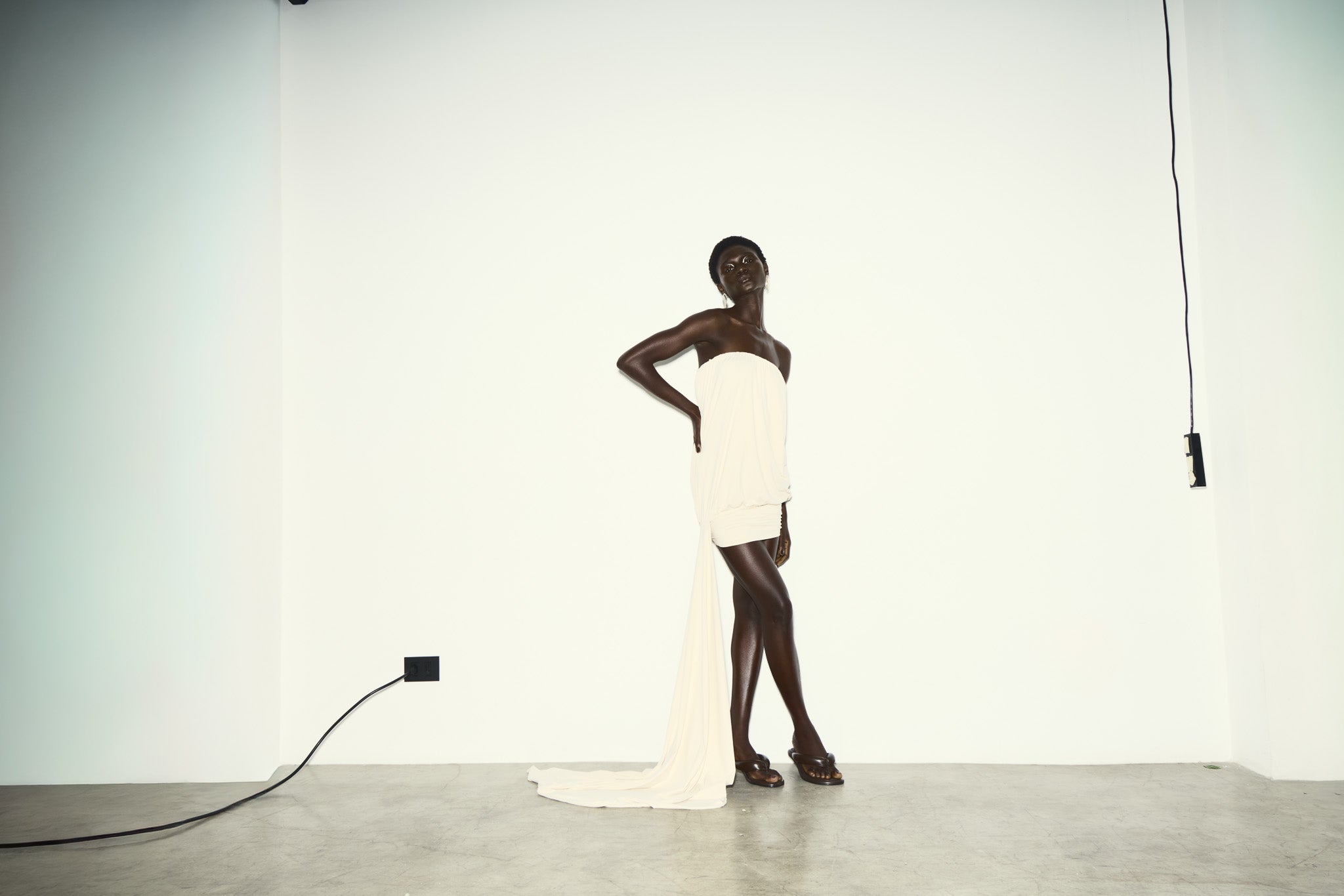PRÉ-VENDA - VESTIDO TOMARA QUE CAIA COM PALA PENDURADA-2