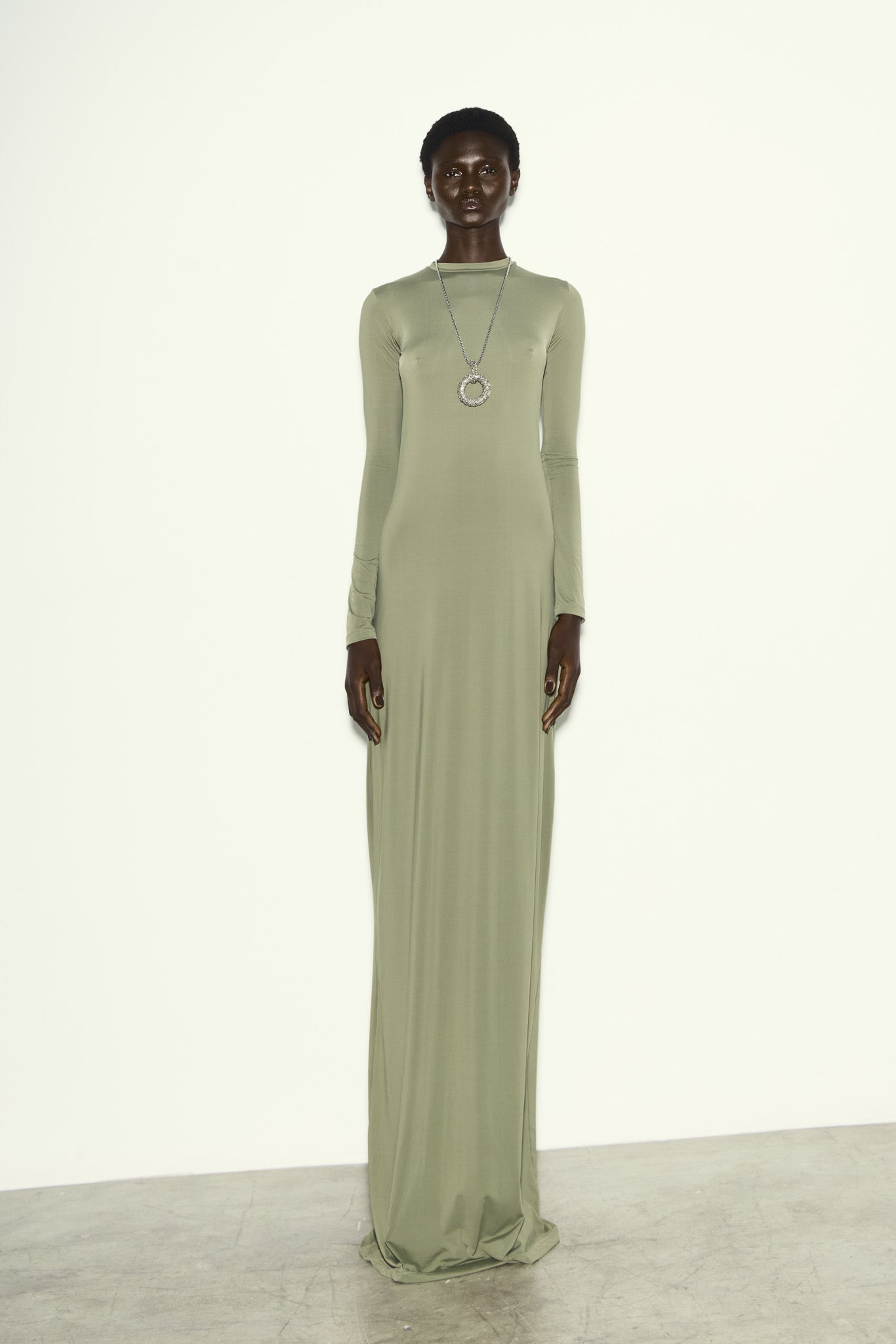 VESTIDO LONGO COM MANGAS