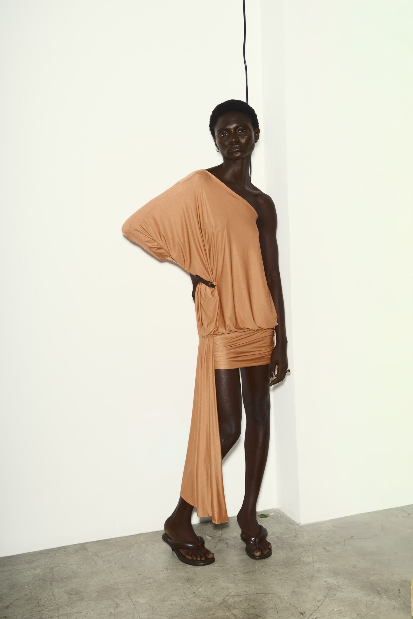 VESTIDO COM PALA NA BARRA