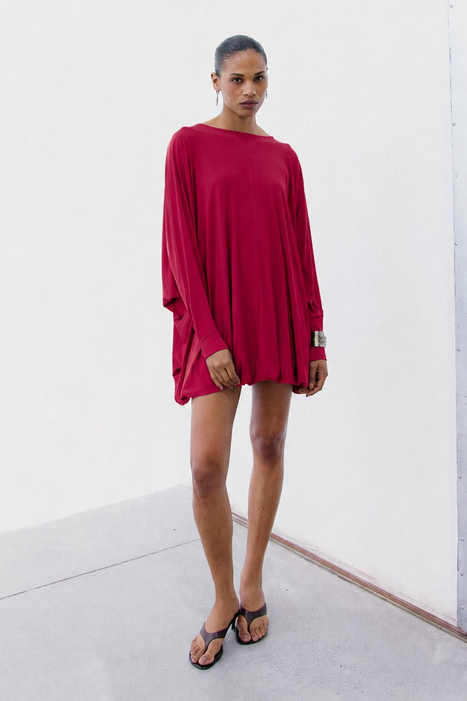 VESTIDO CURTO OVER COM MANGA MORCEGO