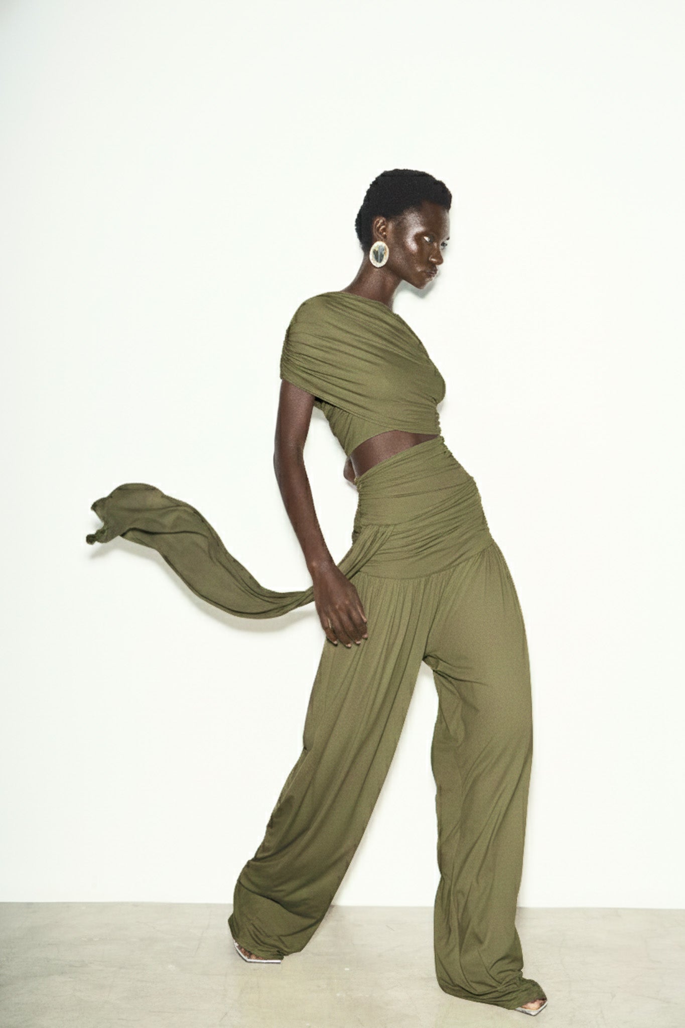 CONJUNTO DE BLUSA E CALÇA EM MALHA