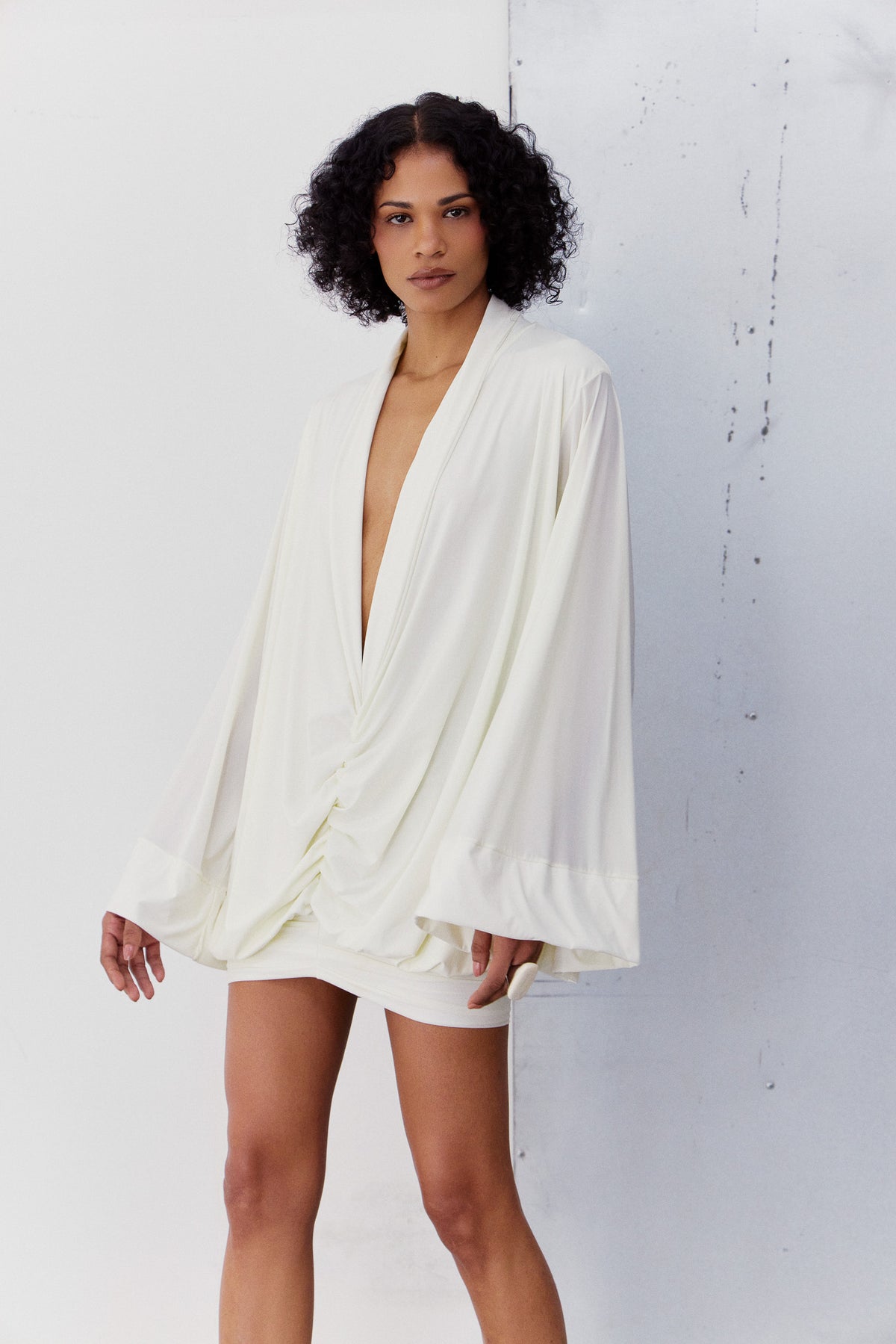 VESTIDO ESTILO KIMONO COM PALA DE SUSTENTAÇÃO