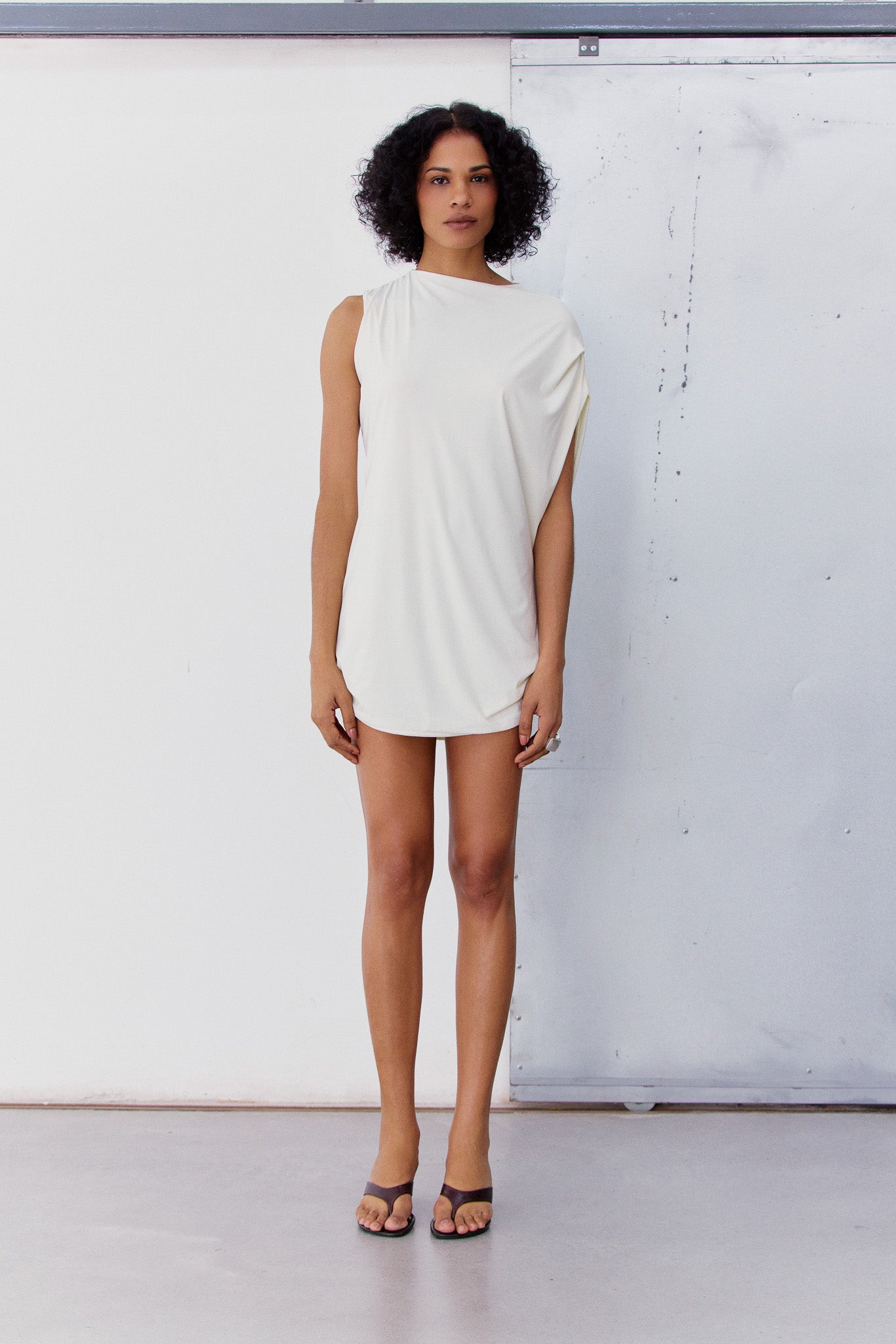 VESTIDO CURTO COM PREGAS
