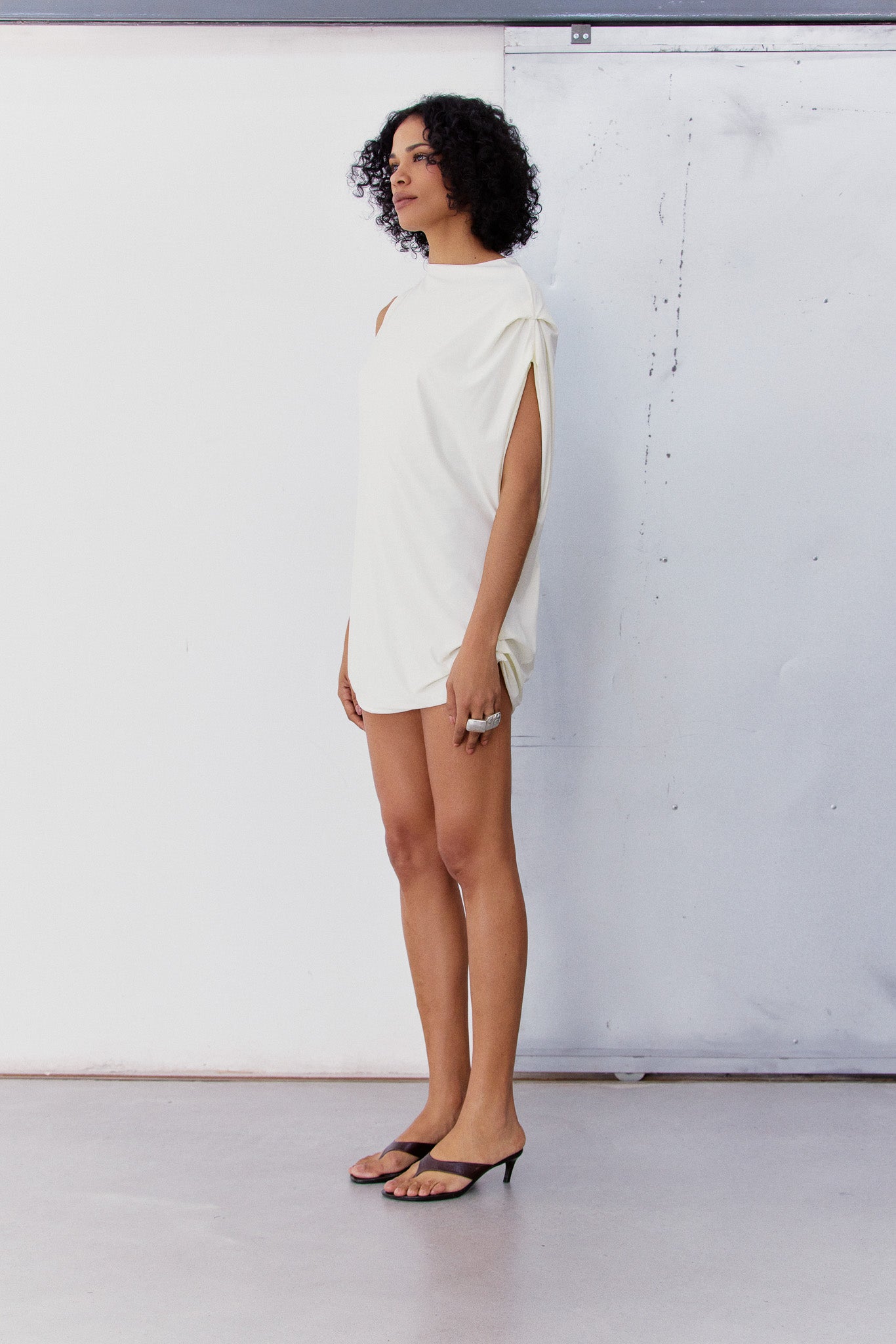VESTIDO CURTO COM PREGAS-4