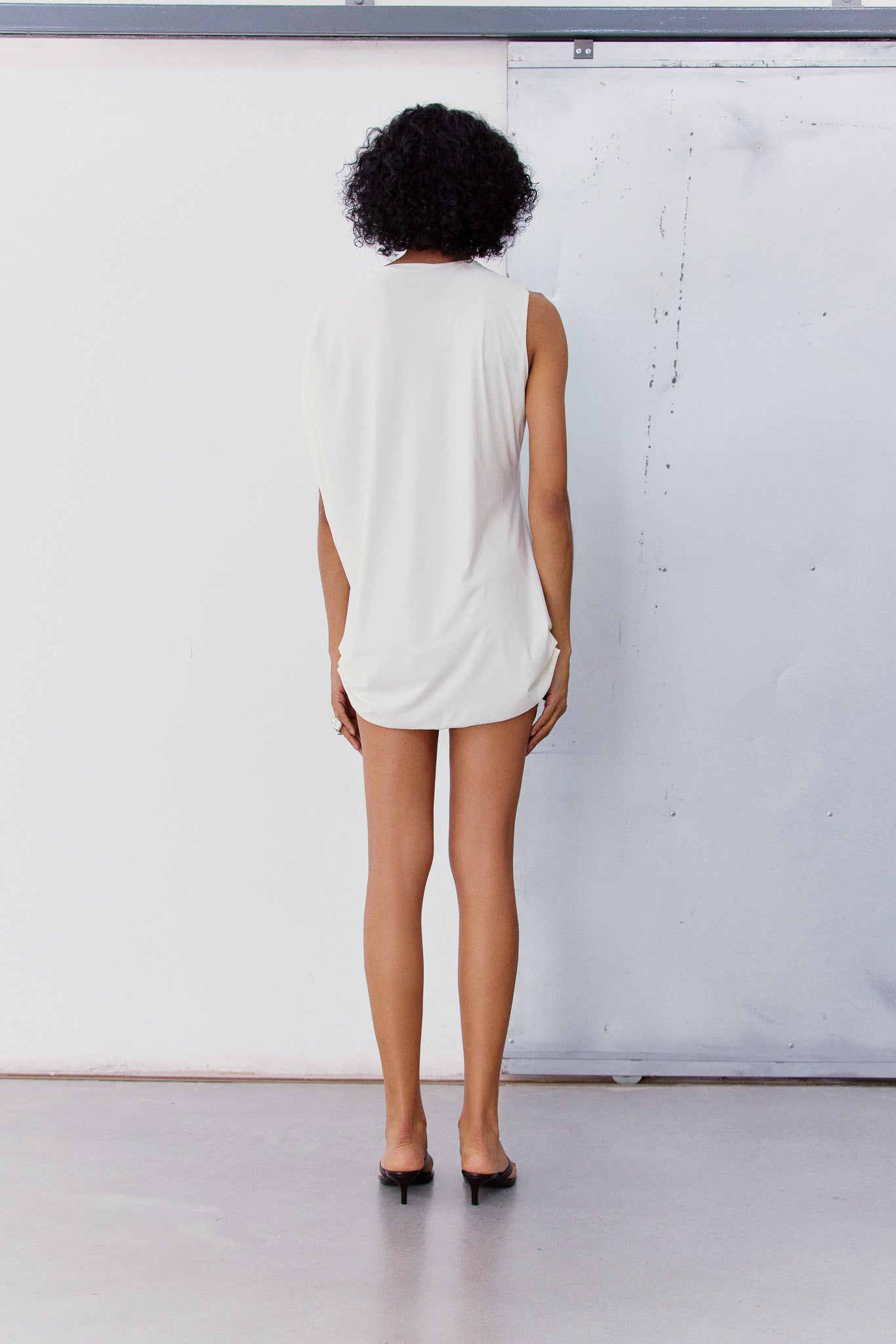 VESTIDO CURTO COM PREGAS-6