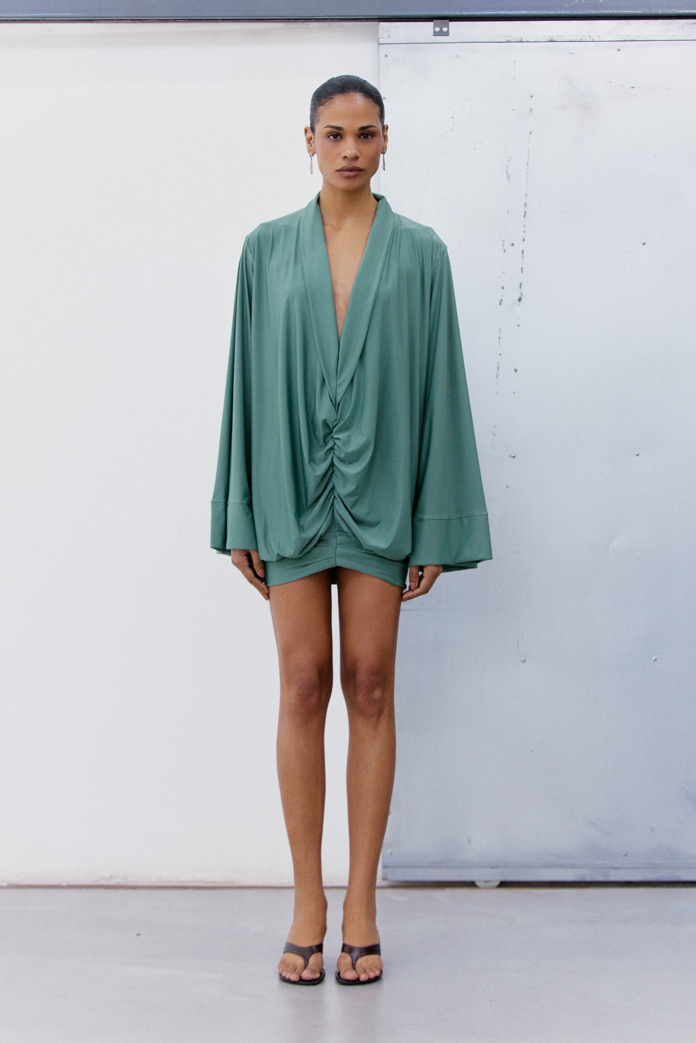VESTIDO CURTO ESTILO KIMONO