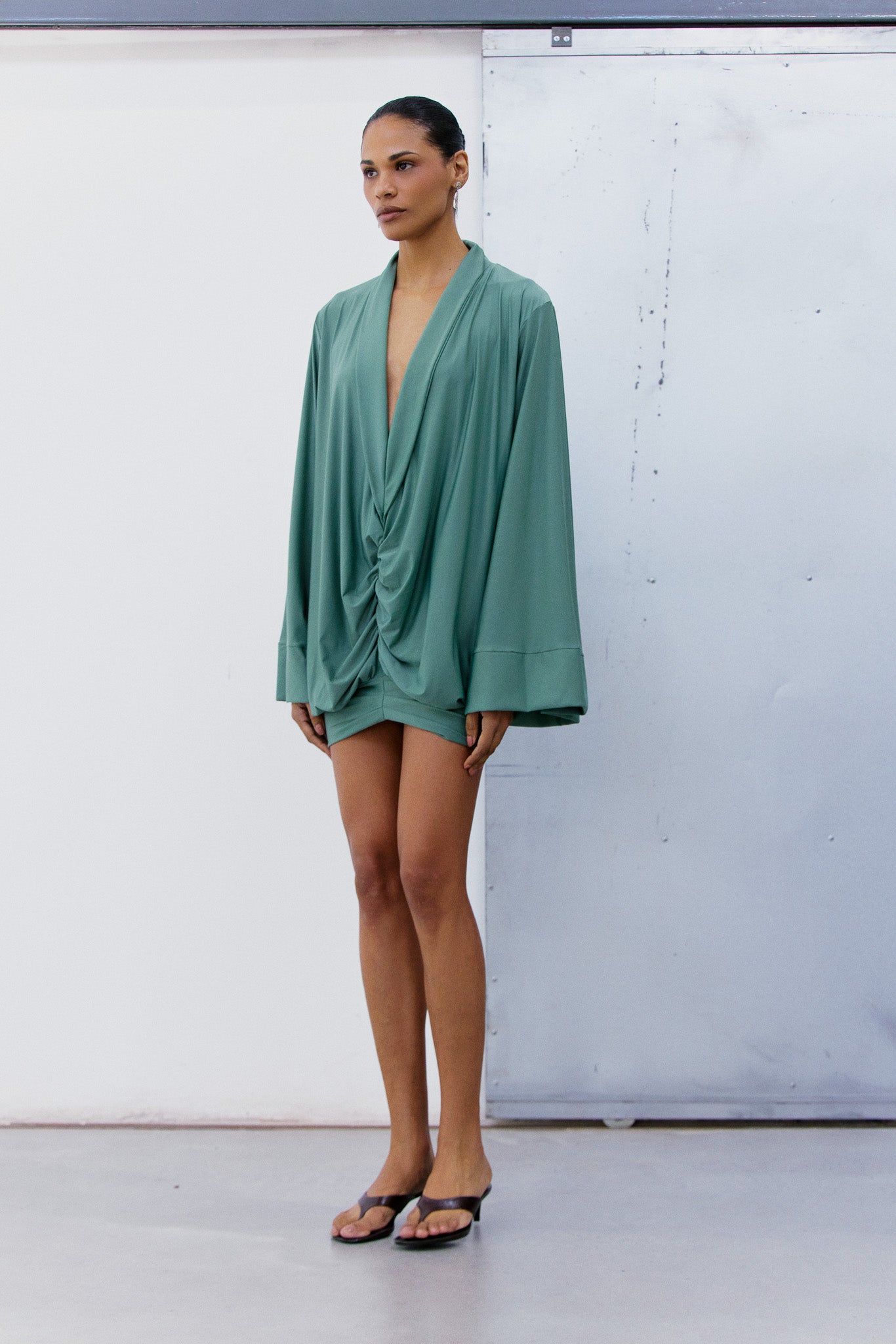 VESTIDO CURTO ESTILO KIMONO-3