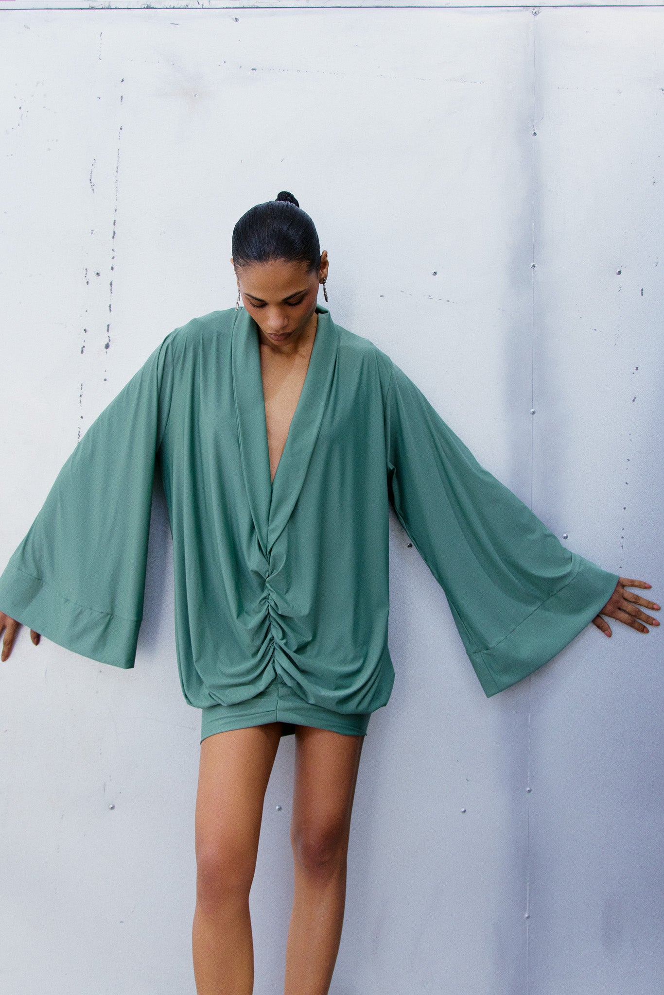 VESTIDO CURTO ESTILO KIMONO