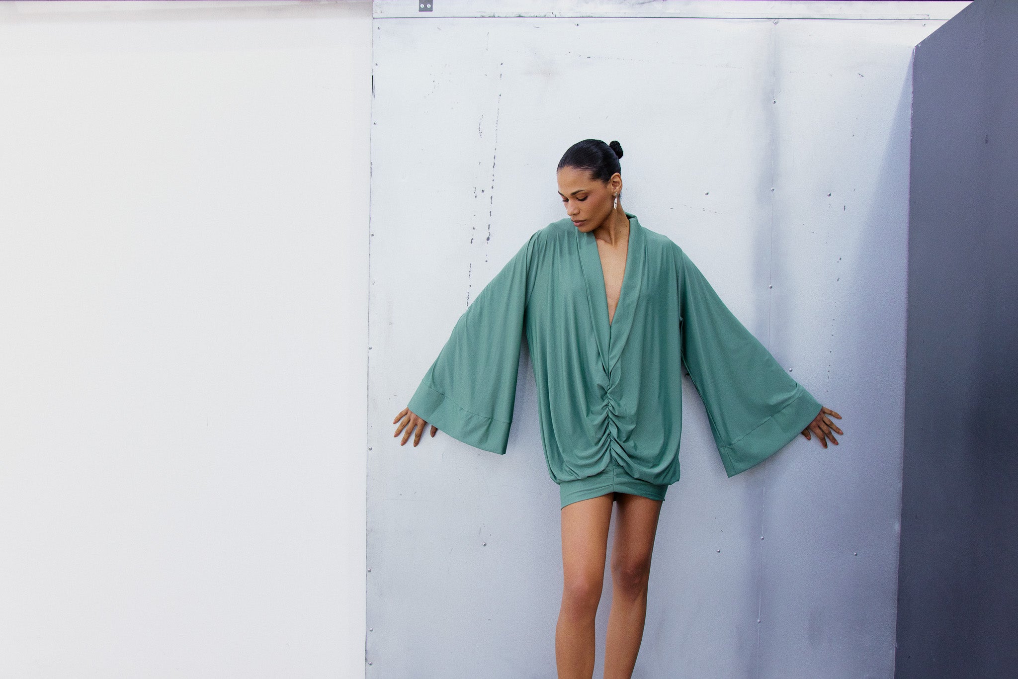 VESTIDO CURTO ESTILO KIMONO-8