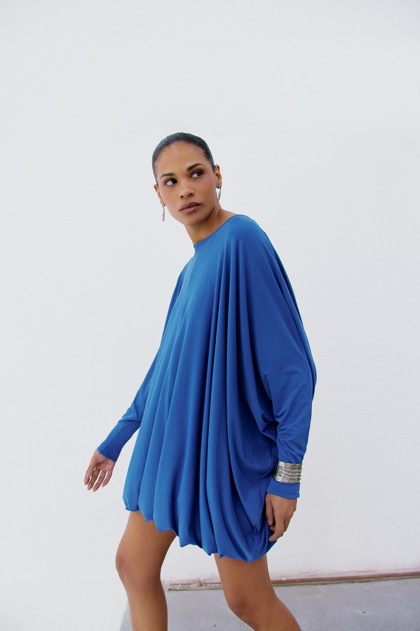 PRÉ-VENDA VESTIDO CURTO OVER COM MANGA MORCEGO-1