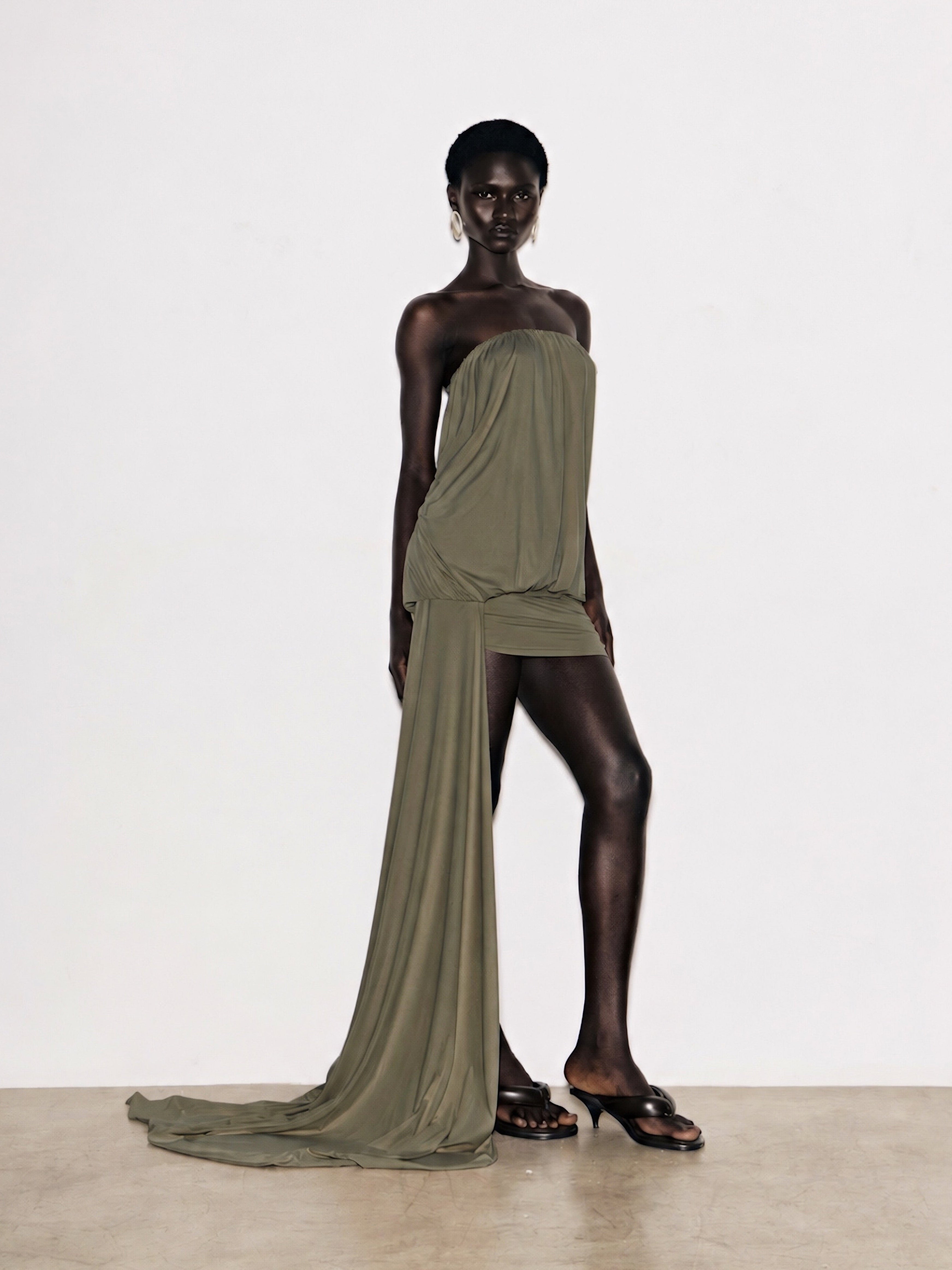 VESTIDO TOMARA QUE CAIA CURTO