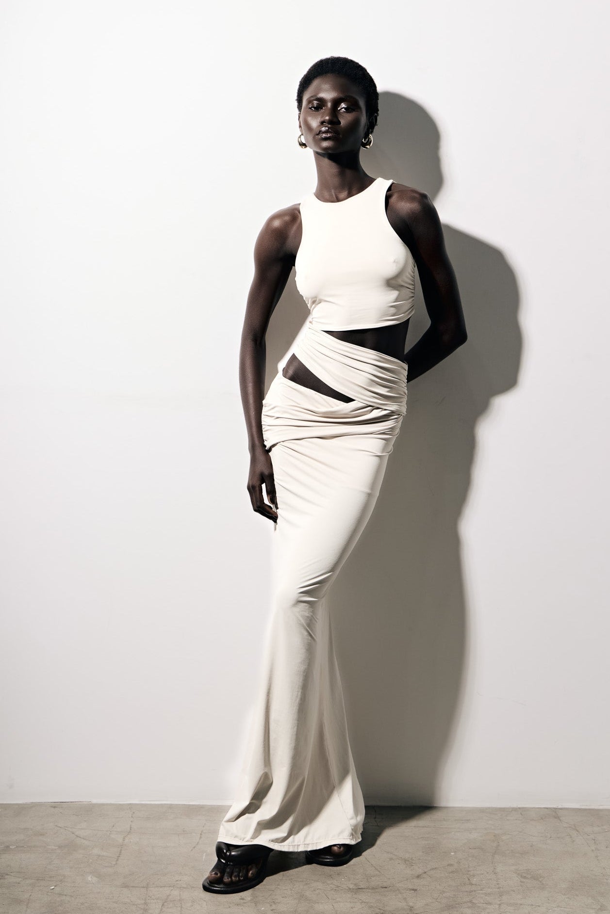 VESTIDO LONGO COM RECORTES