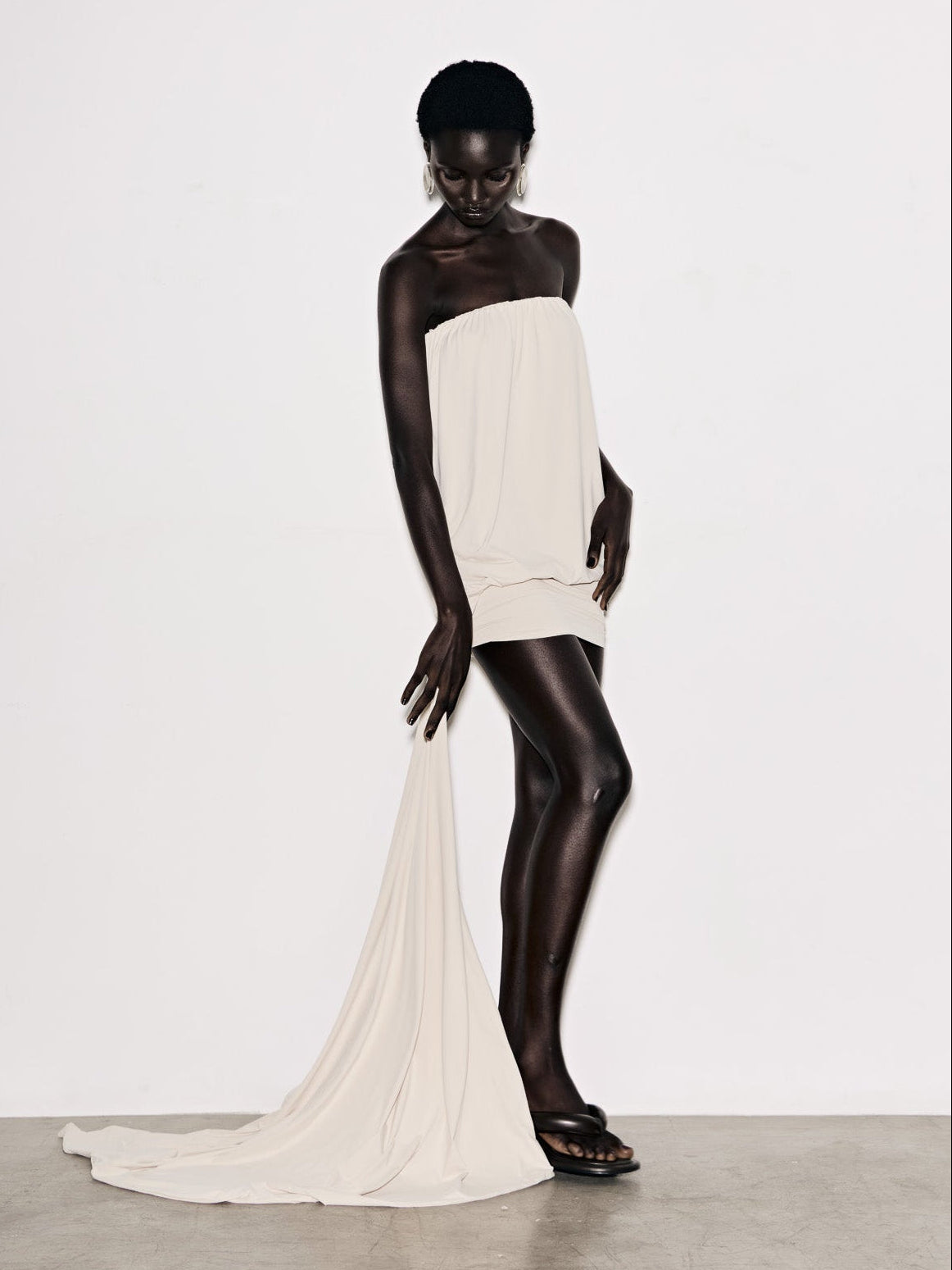 VESTIDO TOMARA QUE CAIA CURTO