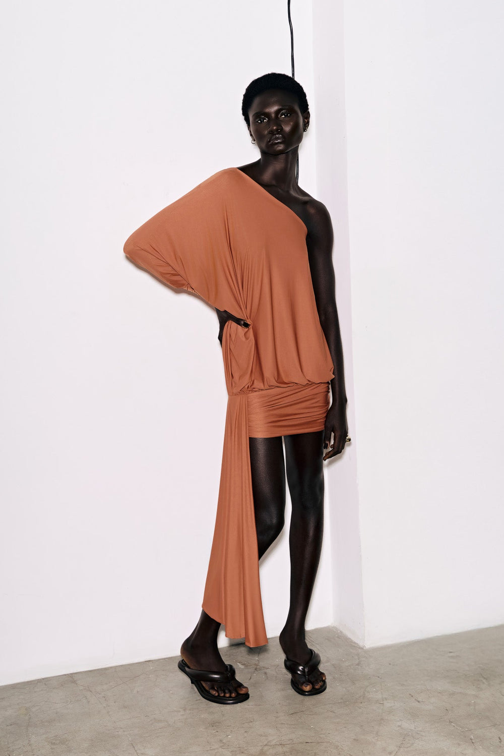 VESTIDO COM PALA NA BARRA