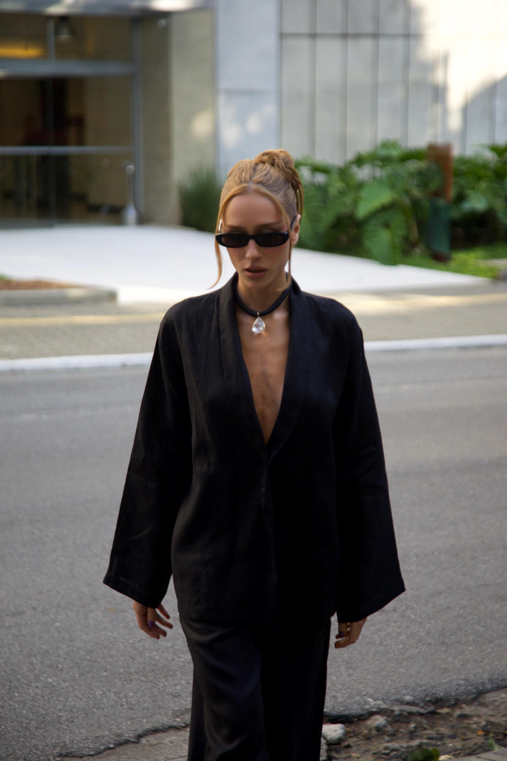 KIMONO PRETO DE LINHO PURO COM CALÇA DE AMARRAÇÃO
